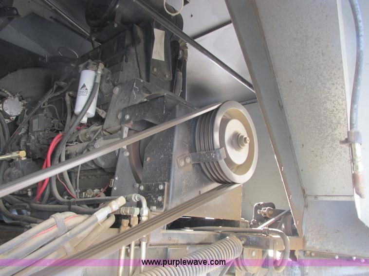 image for item A8769 1998 Gleaner R72 combine