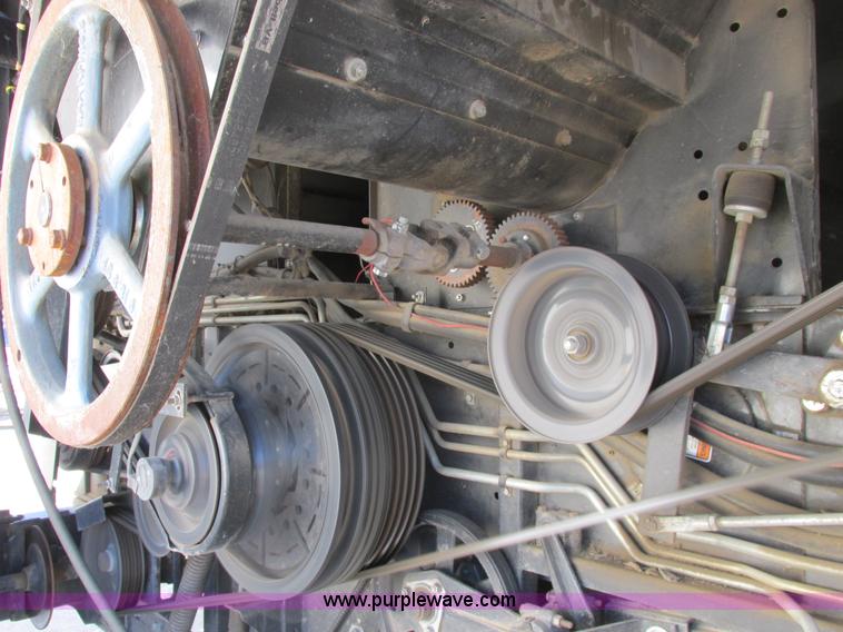 image for item A8769 1998 Gleaner R72 combine