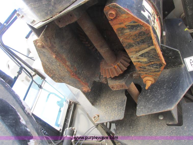 image for item A8769 1998 Gleaner R72 combine