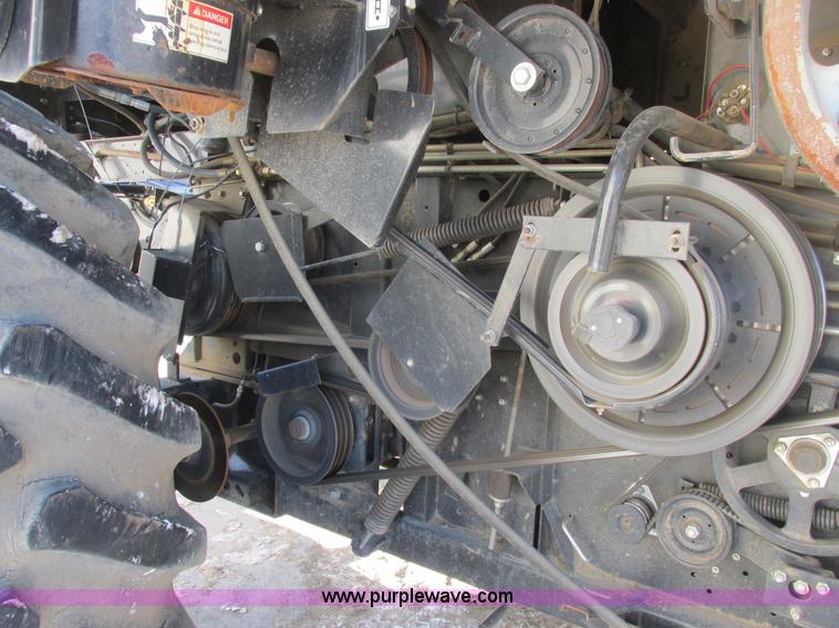 image for item A8769 1998 Gleaner R72 combine