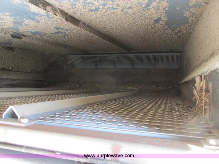 image for item A8769 1998 Gleaner R72 combine