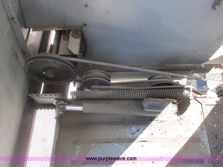 image for item A8769 1998 Gleaner R72 combine