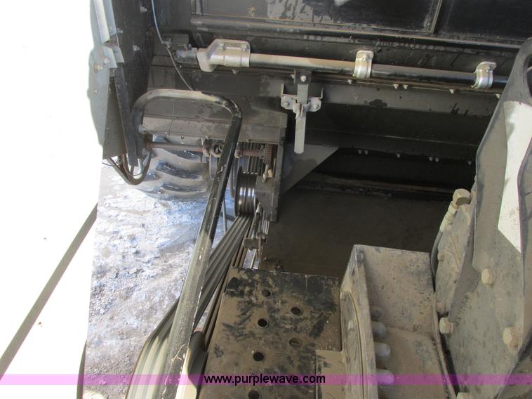 image for item A8769 1998 Gleaner R72 combine