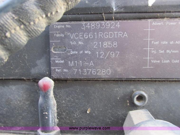 image for item A8769 1998 Gleaner R72 combine