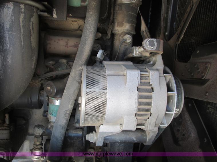 image for item A8769 1998 Gleaner R72 combine