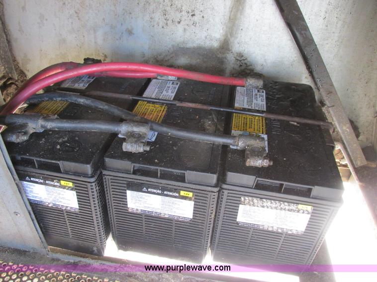 image for item A8769 1998 Gleaner R72 combine