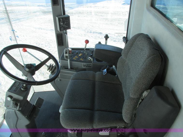 image for item A8769 1998 Gleaner R72 combine