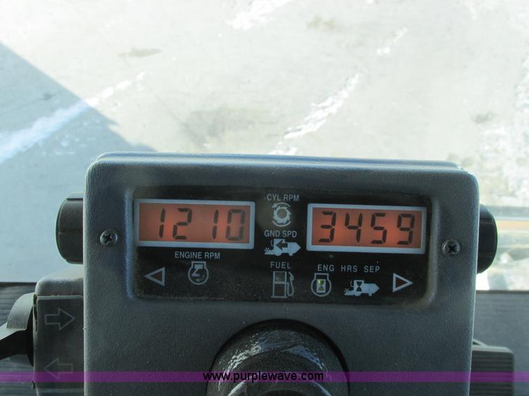 image for item A8769 1998 Gleaner R72 combine