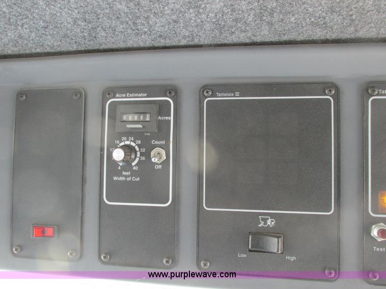 image for item A8769 1998 Gleaner R72 combine