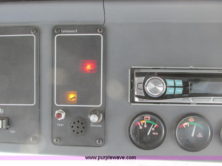 image for item A8769 1998 Gleaner R72 combine