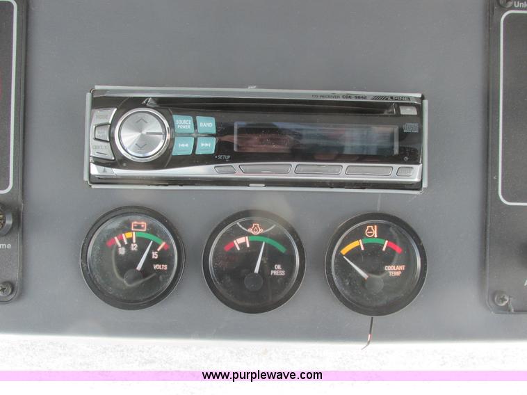 image for item A8769 1998 Gleaner R72 combine