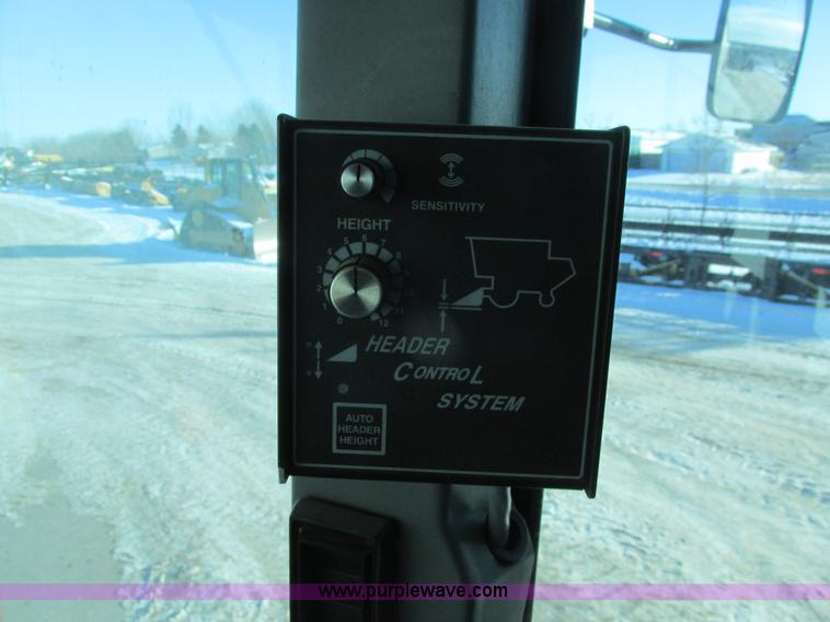 image for item A8769 1998 Gleaner R72 combine