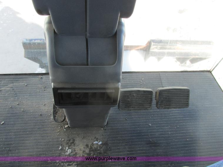 image for item A8769 1998 Gleaner R72 combine