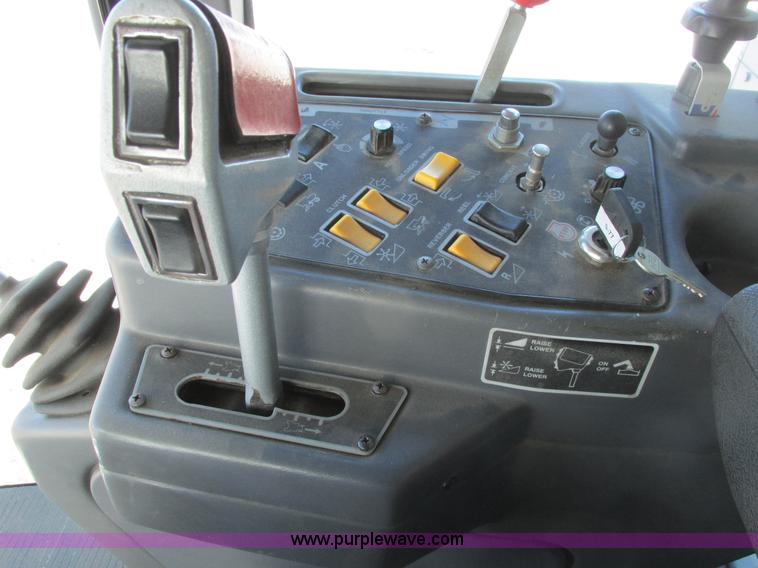 image for item A8769 1998 Gleaner R72 combine