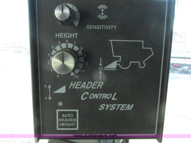 image for item A8769 1998 Gleaner R72 combine