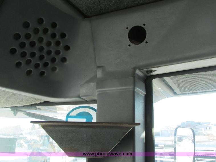 image for item A8769 1998 Gleaner R72 combine