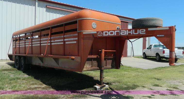 image for item AX9737 1985 Donahue gooseneck stock trailer