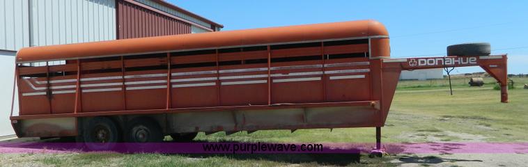 image for item AX9737 1985 Donahue gooseneck stock trailer