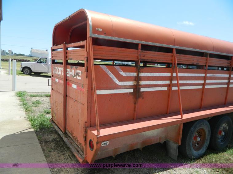 image for item AX9737 1985 Donahue gooseneck stock trailer