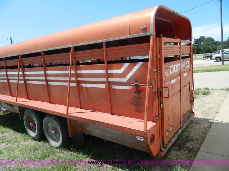 image for item AX9737 1985 Donahue gooseneck stock trailer