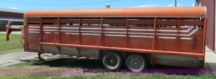 image for item AX9737 1985 Donahue gooseneck stock trailer