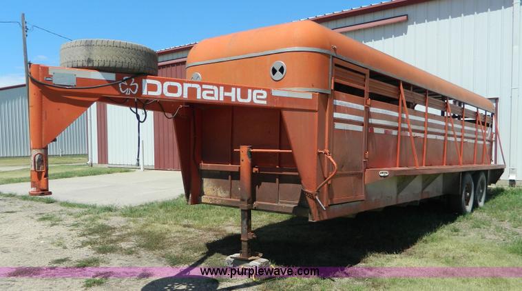 image for item AX9737 1985 Donahue gooseneck stock trailer