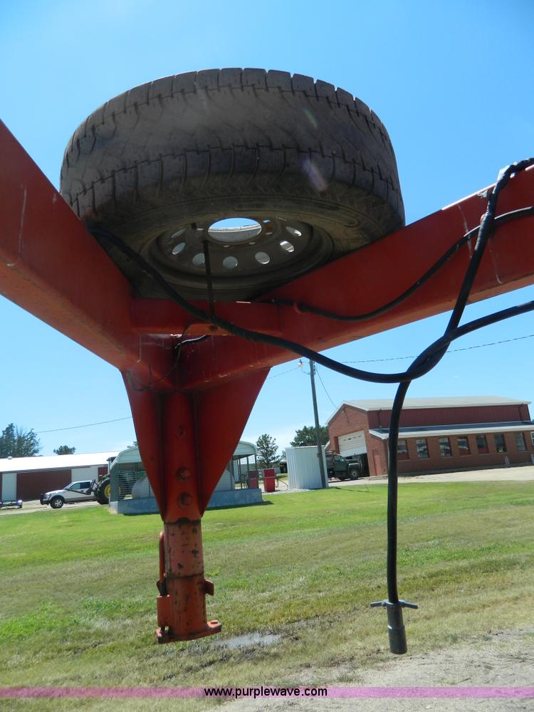 image for item AX9737 1985 Donahue gooseneck stock trailer