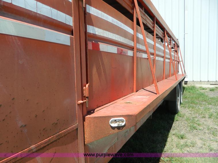 image for item AX9737 1985 Donahue gooseneck stock trailer
