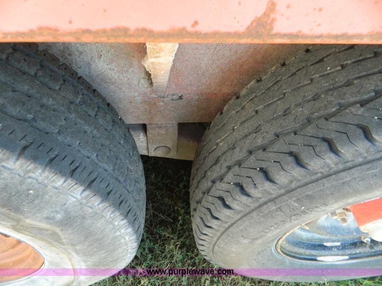 image for item AX9737 1985 Donahue gooseneck stock trailer