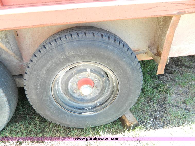 image for item AX9737 1985 Donahue gooseneck stock trailer