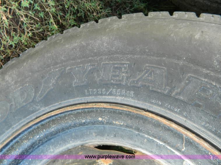 image for item AX9737 1985 Donahue gooseneck stock trailer