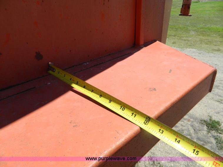 image for item AX9737 1985 Donahue gooseneck stock trailer