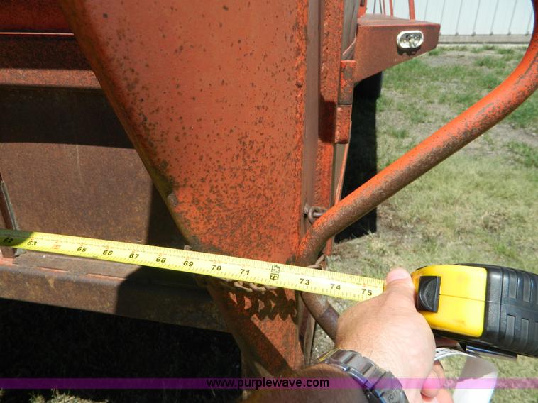 image for item AX9737 1985 Donahue gooseneck stock trailer