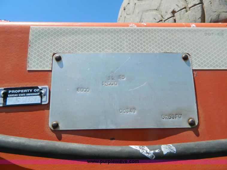 image for item AX9737 1985 Donahue gooseneck stock trailer