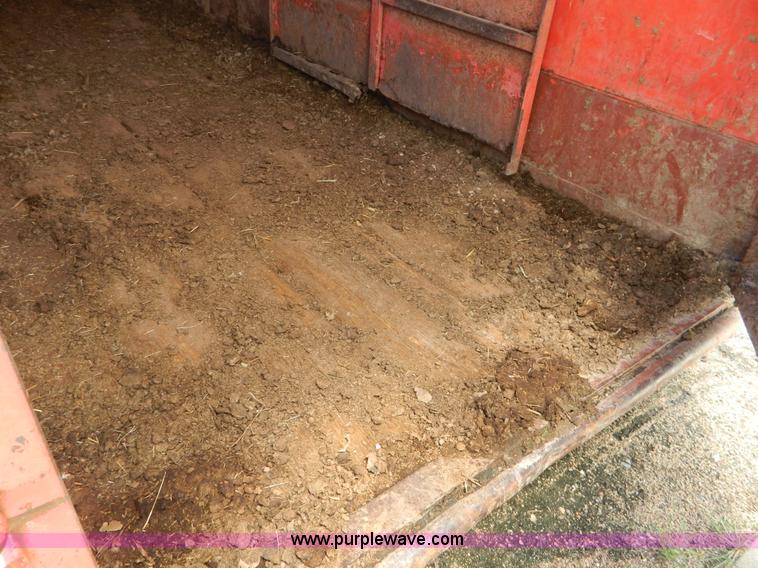 image for item AX9737 1985 Donahue gooseneck stock trailer