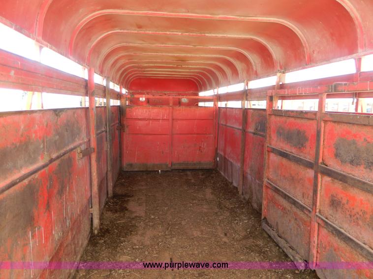 image for item AX9737 1985 Donahue gooseneck stock trailer