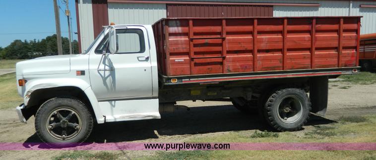 image for item AX9738 1983 GMC grain truck