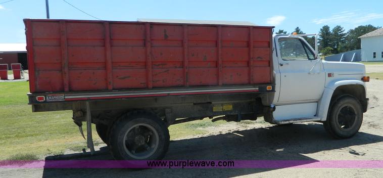 image for item AX9738 1983 GMC grain truck