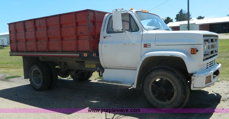 image for item AX9738 1983 GMC grain truck