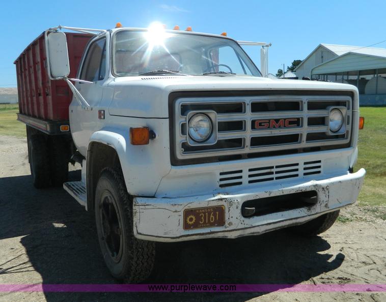 image for item AX9738 1983 GMC grain truck