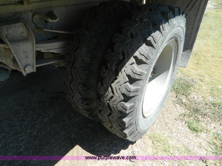 image for item AX9738 1983 GMC grain truck