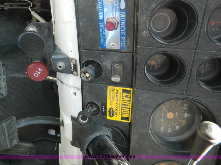 image for item AX9738 1983 GMC grain truck