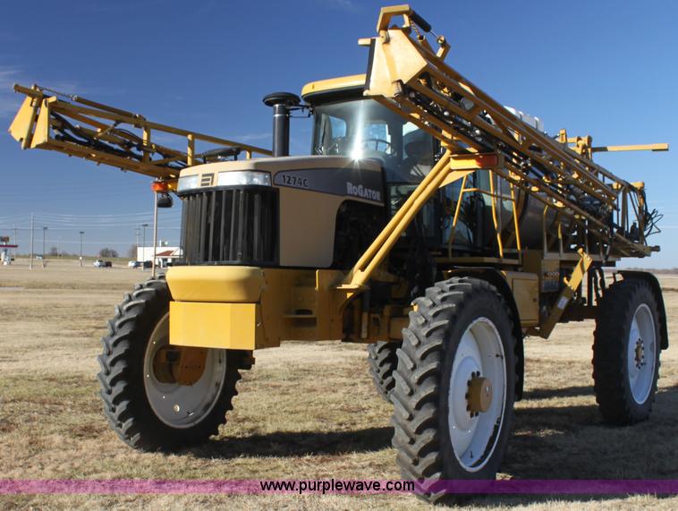image for item F3389 2005 Ag-Chem RoGator 1274C self-propelled sprayer