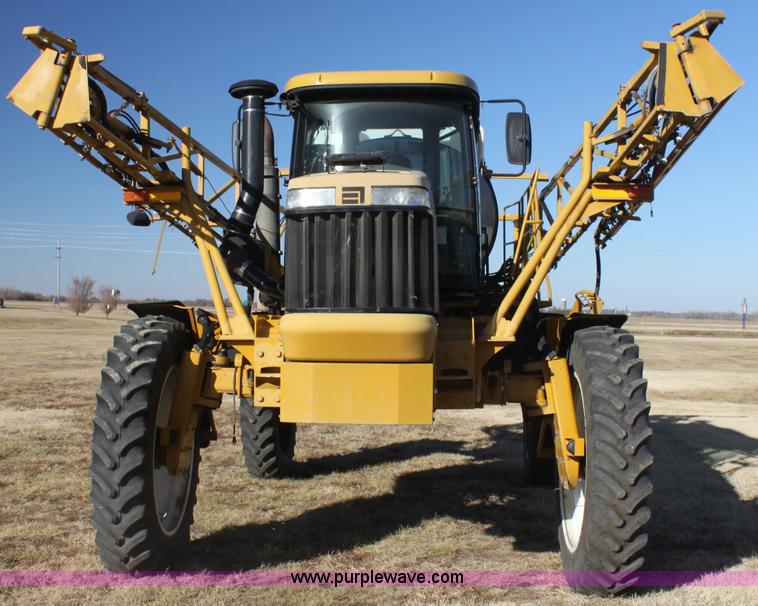 image for item F3389 2005 Ag-Chem RoGator 1274C self-propelled sprayer