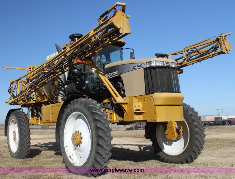 image for item F3389 2005 Ag-Chem RoGator 1274C self-propelled sprayer