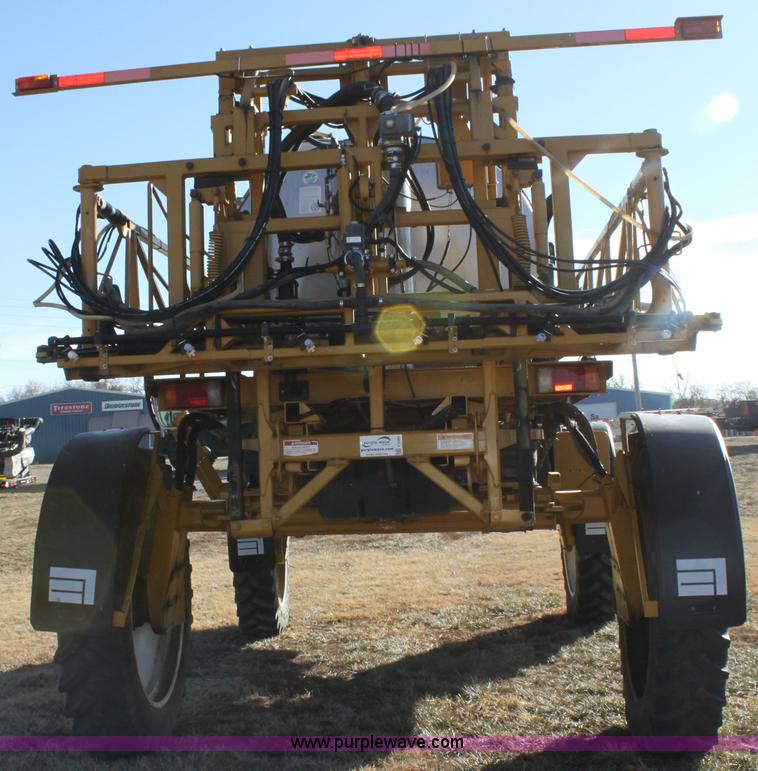 image for item F3389 2005 Ag-Chem RoGator 1274C self-propelled sprayer