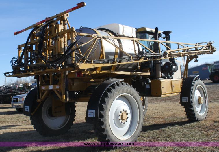 image for item F3389 2005 Ag-Chem RoGator 1274C self-propelled sprayer