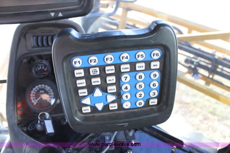 image for item F3389 2005 Ag-Chem RoGator 1274C self-propelled sprayer