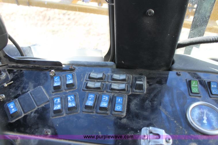 image for item F3389 2005 Ag-Chem RoGator 1274C self-propelled sprayer