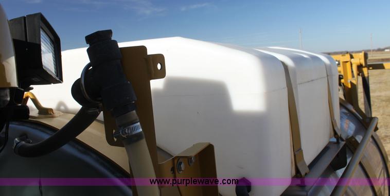 image for item F3389 2005 Ag-Chem RoGator 1274C self-propelled sprayer